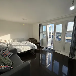 Guest house Large With Balcony Overlooking